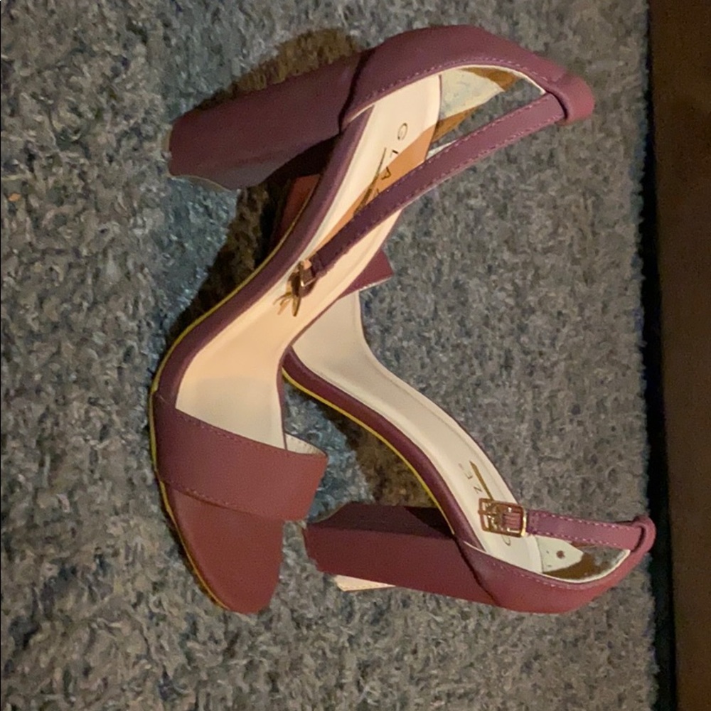 Heels - Picture 3 of 3